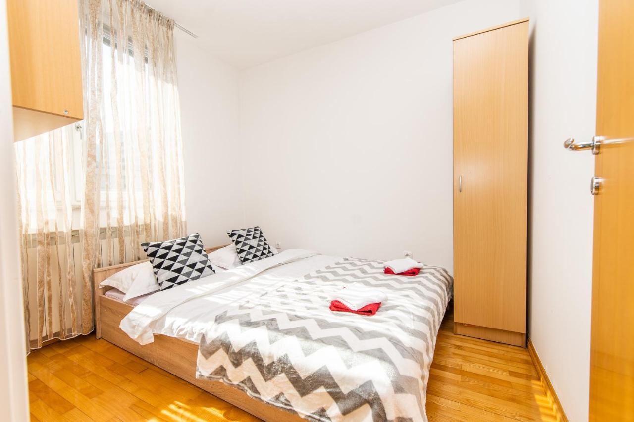 Modern 2bdr In The Center- Free Parking Apartment Sarajevo