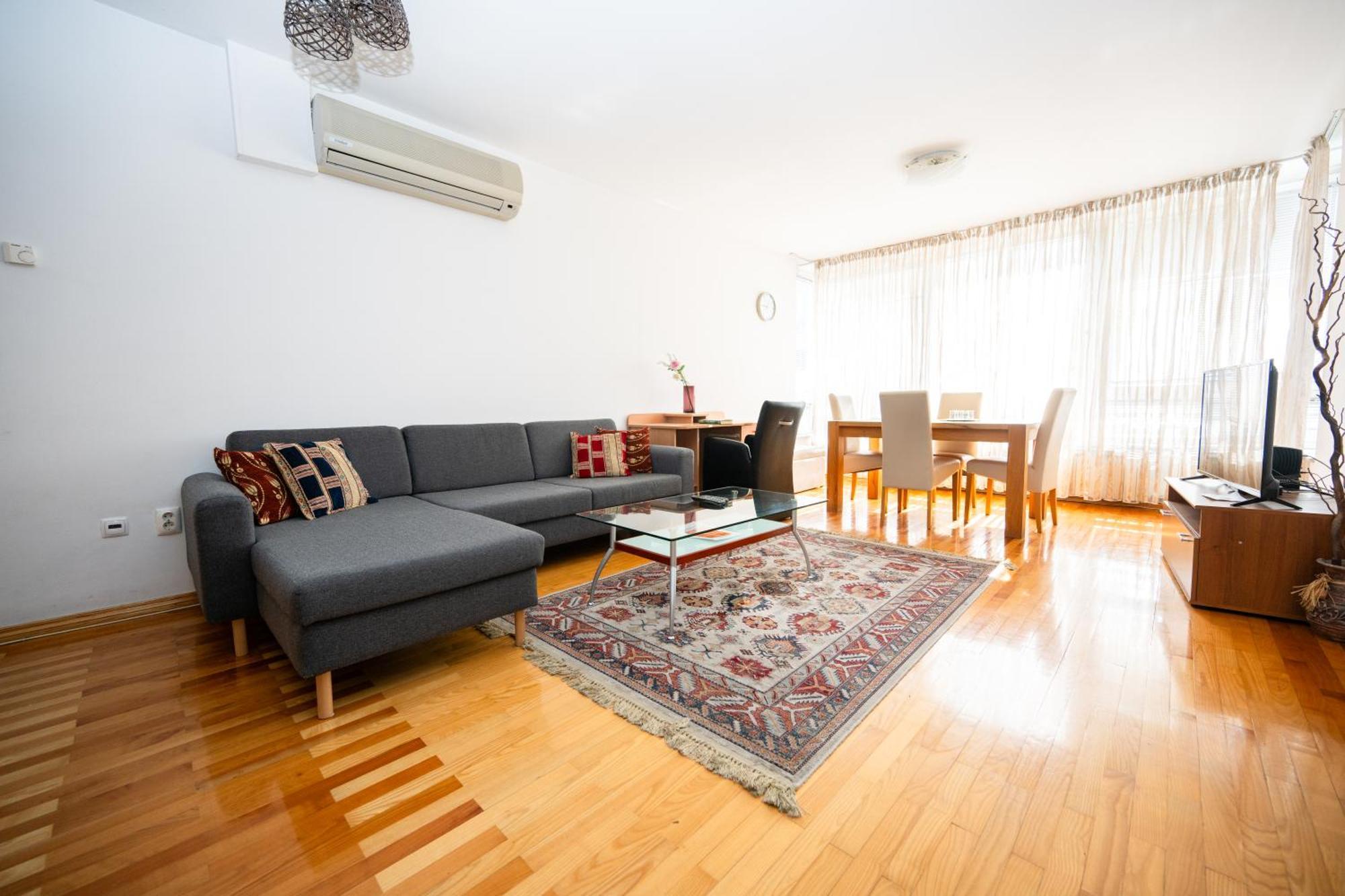 Modern 2bdr In The Center- Free Parking *
