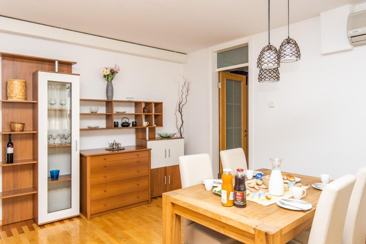 Modern 2bdr In The Center- Free Parking Apartment