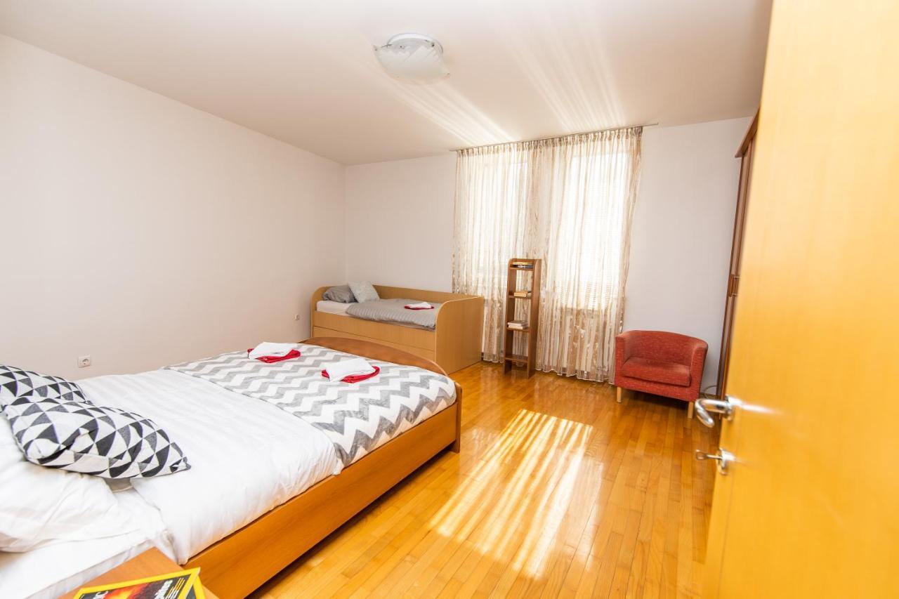 Apartment Modern 2bdr In The Center- Free Parking *
